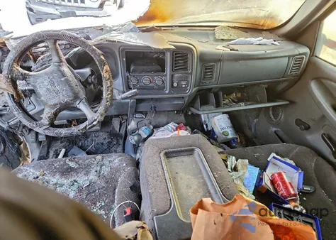 2002 GMC Sierra K2500 Heavy Duty z USA, uszkodzony, nr VIN 1GTHK29U62E284514